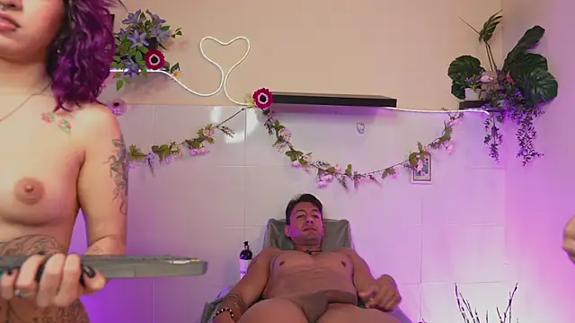 Snapshot of Jessi_Alex chatting on 10.04.25 Jessi Alex online show from 10.04.25