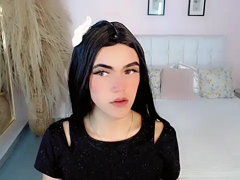 nathalialoes1 online show from 10.31.25