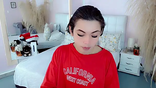 nathalialoes1 online show from 12.19.25