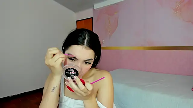 Snapshot of milk_candy18 chatting on 09.23.25 milk candy18 online show from 09.23.25