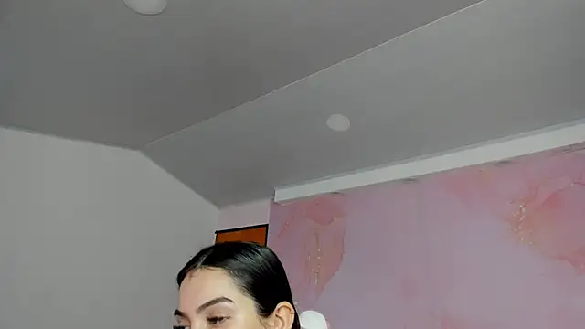 Snapshot of milk_candy18 chatting on 09.28.25 milk candy18 online show from 09.28.25