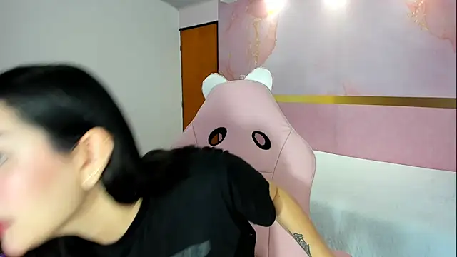 Snapshot of milk_candy18 chatting on 10.30.25 milk candy18 online show from 10.30.25