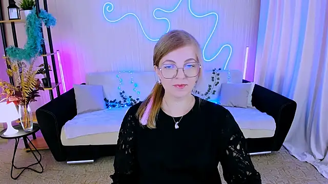 Snapshot of YourUniverser chatting on 09.26.25 YourUniverser online show from 09.26.25