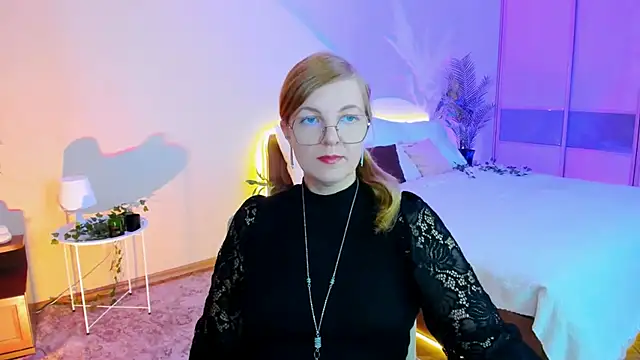 Snapshot of YourUniverser chatting on 10.11.25 YourUniverser online show from 10.11.25