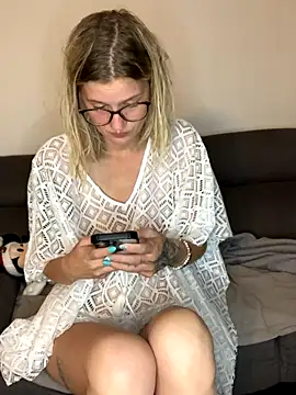 Snapshot of Lesamantssexy chatting on 11.03.25 Lesamantssexy online show from 11.03.25