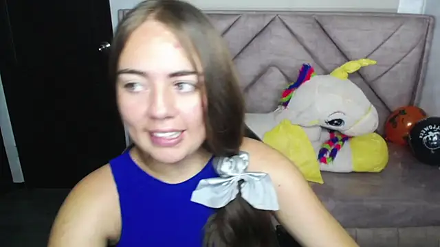 Luna Star v online show from 10.23.25