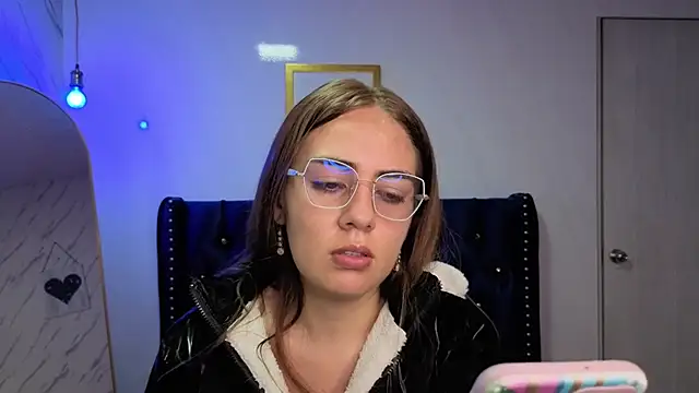 Luna Star v online show from 11.08.25