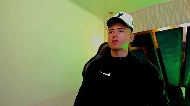 Snapshot of Draven_Marceaux chatting on 09.26.25 Draven Marceaux online show from 09.26.25