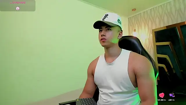 Snapshot of Draven_Marceaux chatting on 10.03.25 Draven Marceaux online show from 10.03.25