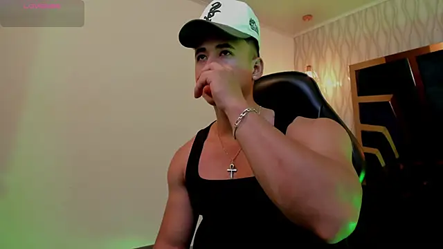 Snapshot of Draven_Marceaux chatting on 10.04.25 Draven Marceaux online show from 10.04.25