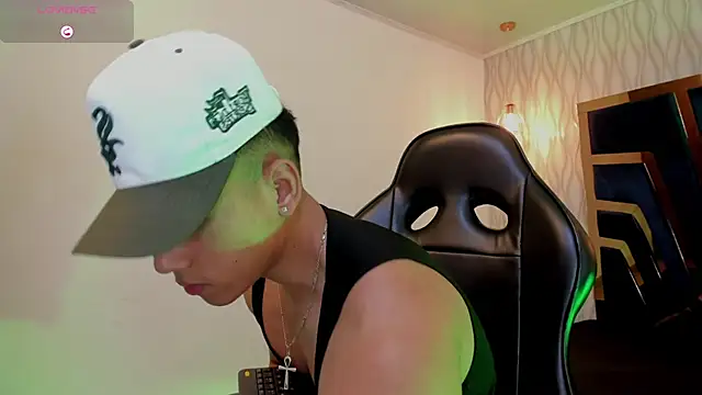 Snapshot of Draven_Marceaux chatting on 10.04.25 Draven Marceaux online show from 10.04.25