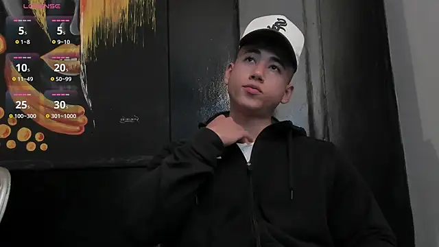 Snapshot of Draven_Marceaux chatting on 10.07.25 Draven Marceaux online show from 10.07.25