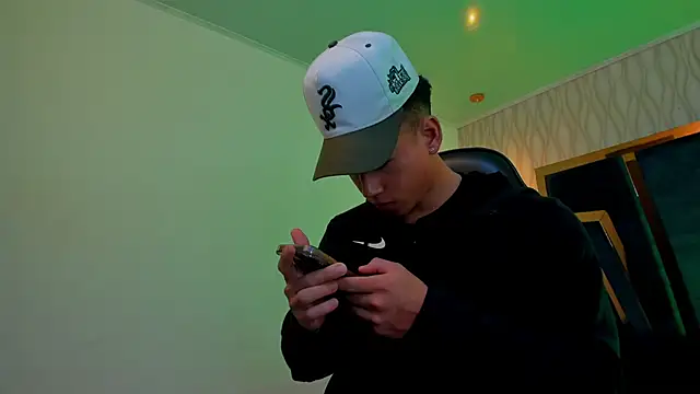 Snapshot of Draven_Marceaux chatting on 10.13.25 Draven Marceaux online show from 10.13.25