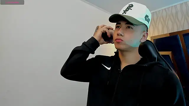 Snapshot of Draven_Marceaux chatting on 10.15.25 Draven Marceaux online show from 10.15.25