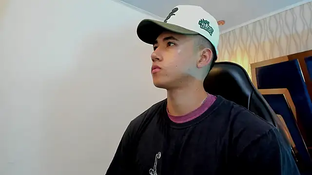 Snapshot of Draven_Marceaux chatting on 10.17.25 Draven Marceaux online show from 10.17.25