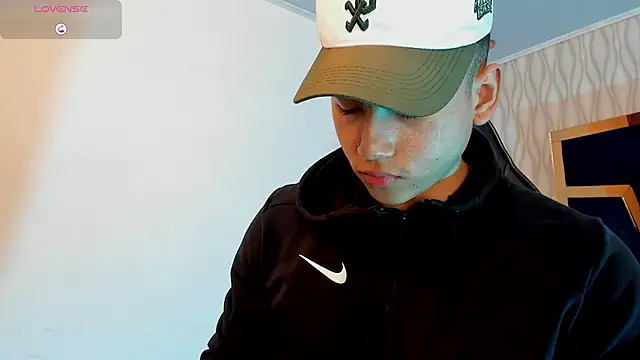 Snapshot of Draven_Marceaux chatting on 10.18.25 Draven Marceaux online show from 10.18.25