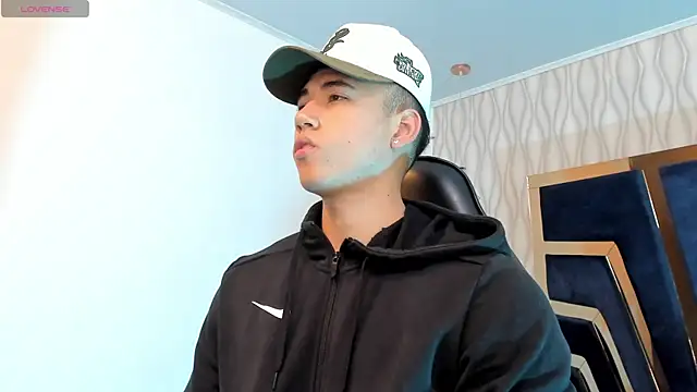 Snapshot of Draven_Marceaux chatting on 10.20.25 Draven Marceaux online show from 10.20.25