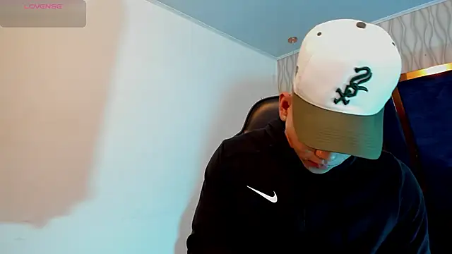 Snapshot of Draven_Marceaux chatting on 10.21.25 Draven Marceaux online show from 10.21.25