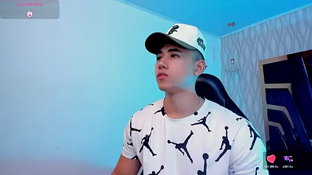 Snapshot of Draven_Marceaux chatting on 10.24.25 Draven Marceaux online show from 10.24.25