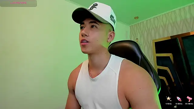 Snapshot of Draven_Marceaux chatting on 10.29.25 Draven Marceaux online show from 10.29.25