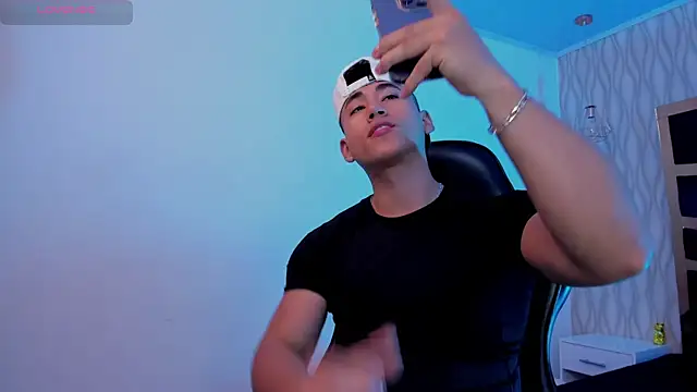 Snapshot of Draven_Marceaux chatting on 10.31.25 Draven Marceaux online show from 10.31.25