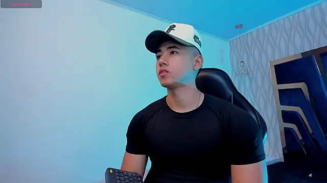 Snapshot of Draven_Marceaux chatting on 11.06.25 Draven Marceaux online show from 11.06.25