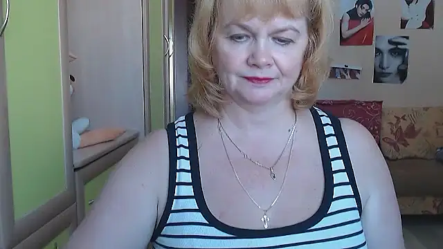 Snapshot of LilyHotlens chatting on 10.01.25 LilyHotlens online show from 10.01.25