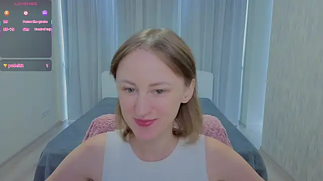 Snapshot of LuluChiiii chatting on 09.10.25 LuluChiiii online show from 09.10.25