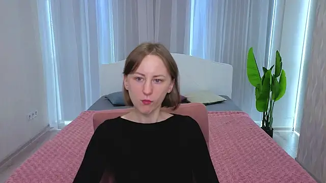 Snapshot of LuluChiiii chatting on 10.06.25 LuluChiiii online show from 10.06.25