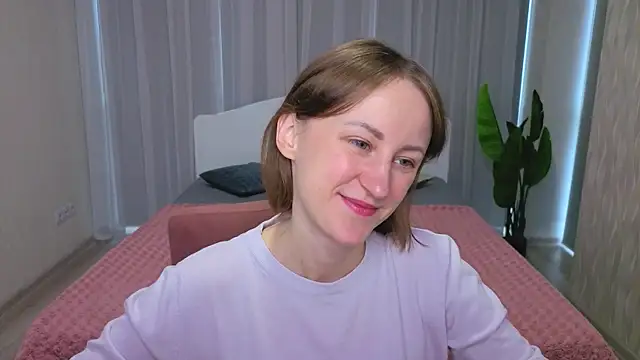 Snapshot of LuluChiiii chatting on 10.08.25 LuluChiiii online show from 10.08.25