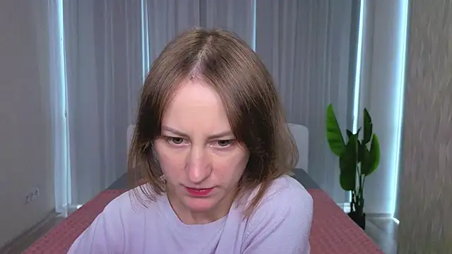 Snapshot of LuluChiiii chatting on 10.10.25 LuluChiiii online show from 10.10.25