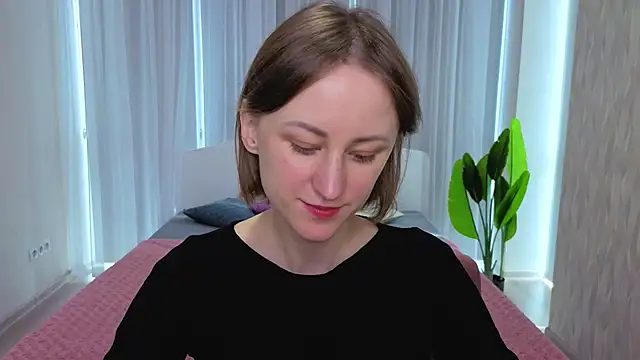 Snapshot of LuluChiiii chatting on 10.12.25 LuluChiiii online show from 10.12.25