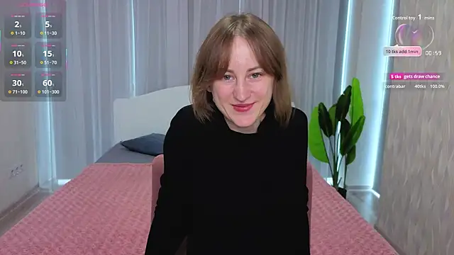 Snapshot of LuluChiiii chatting on 10.13.25 LuluChiiii online show from 10.13.25