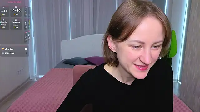 Snapshot of LuluChiiii chatting on 10.19.25 LuluChiiii online show from 10.19.25