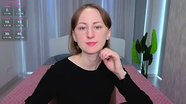 Snapshot of LuluChiiii chatting on 10.24.25 LuluChiiii online show from 10.24.25