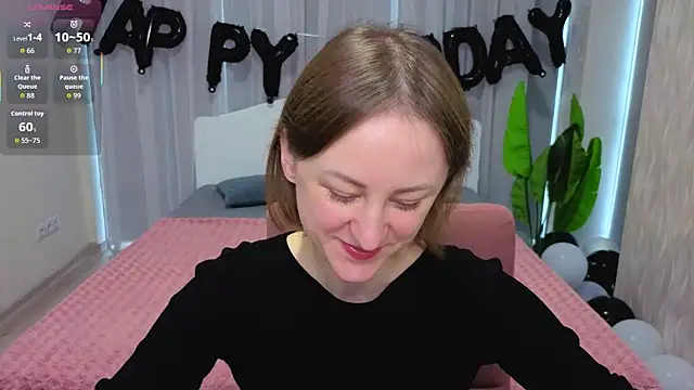 Snapshot of LuluChiiii chatting on 10.27.25 LuluChiiii online show from 10.27.25