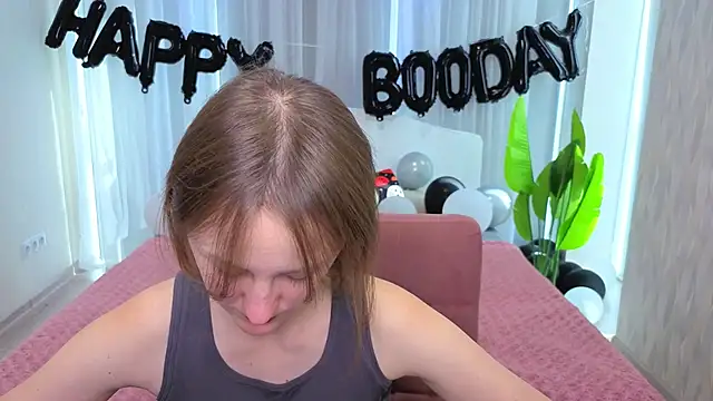 Snapshot of LuluChiiii chatting on 10.31.25 LuluChiiii online show from 10.31.25