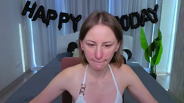 Snapshot of LuluChiiii chatting on 11.02.25 LuluChiiii online show from 11.02.25