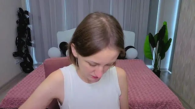 Snapshot of LuluChiiii chatting on 11.08.25 LuluChiiii online show from 11.08.25