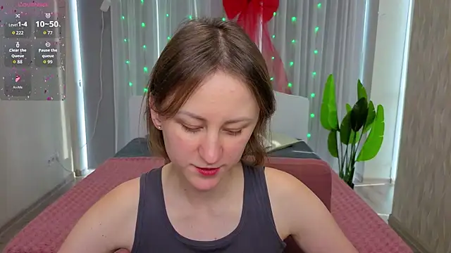 LuluChiiii online show from 12.15.25