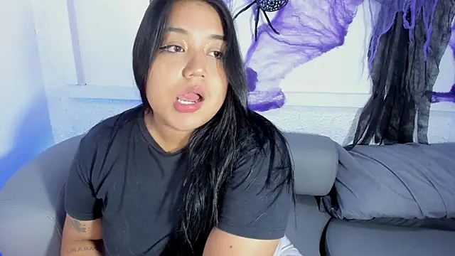 Snapshot of Sexxchubby chatting on 10.31.25 Sexxchubby online show from 10.31.25