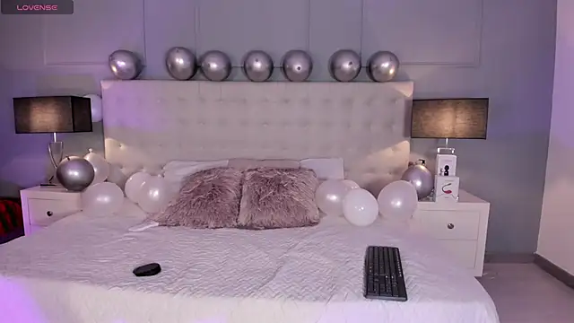 KellyRooss online show from 09.25.25