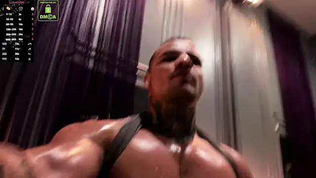 Snapshot of OliverSport chatting on 01.05.25 OliverSport online show from 01.05.25