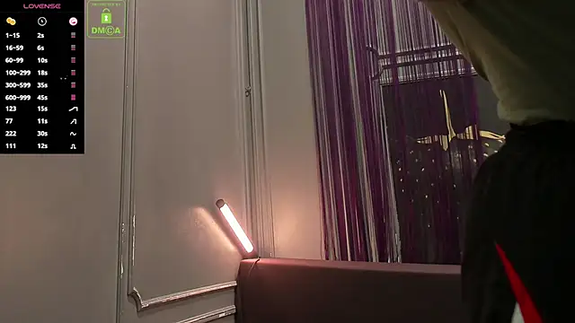 Snapshot of OliverSport chatting on 10.10.25 OliverSport online show from 10.10.25