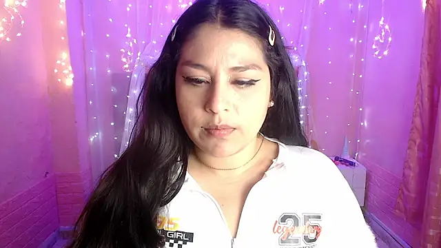 Snapshot of Aitana_200 chatting on 09.22.25 Aitana 200 online show from 09.22.25