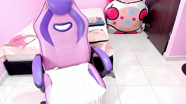 Snapshot of latin_doll_squirts chatting on 10.01.25 latin doll squirts online show from 10.01.25