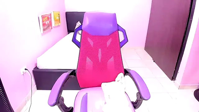 Snapshot of latin_doll_squirts chatting on 10.16.25 latin doll squirts online show from 10.16.25