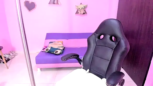 Snapshot of latin_doll_squirts chatting on 10.20.25 latin doll squirts online show from 10.20.25