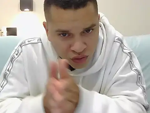 Snapshot of Krono_dikaprio_ chatting on 03.12.26 Krono dikaprio online show from 03.12.26