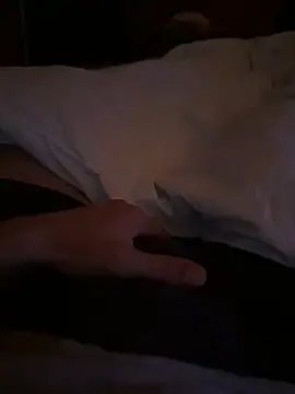 Snapshot of ThomDickenson chatting on 09.25.25 ThomDickenson online show from 09.25.25